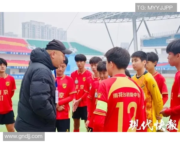 南京极限运动队边路渗透战术解析与实战应用探讨